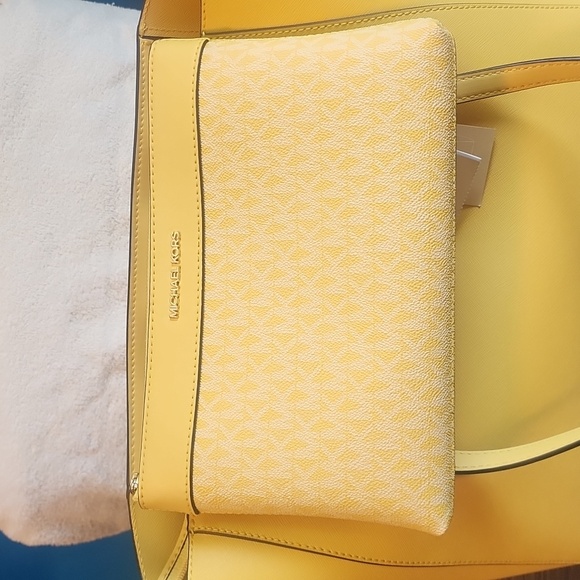 Michael Kors yellow tote - Picture 5 of 9
